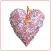 bibelotte fuschia little flower heart