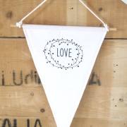 wal flag love